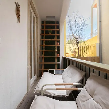 Modern 4 Bedroom Haven Sleeps 10 *