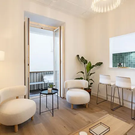 Modern 4 Bedroom Haven Sleeps 10 *