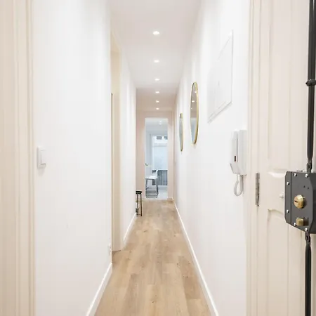 Modern 4 Bedroom Haven Sleeps 10
