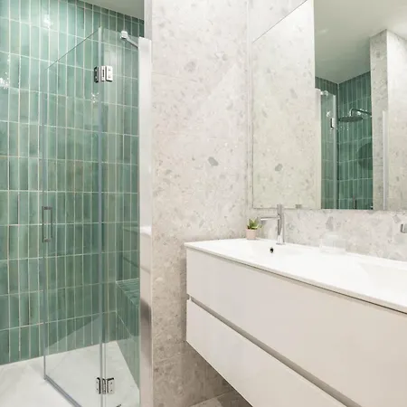 Modern 4 Bedroom Haven Sleeps 10 Apartamento Lisboa
