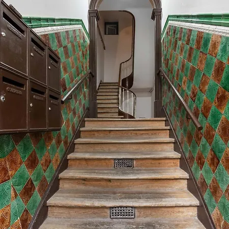 Modern 4 Bedroom Haven Sleeps 10 * Lisboa