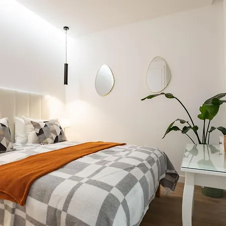 Modern 4 Bedroom Haven Sleeps 10 شقة