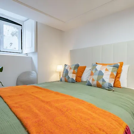Modern 4 Bedroom Haven Sleeps 10 شقة Lisboa