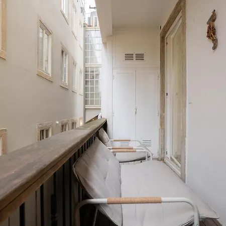 Modern 4 Bedroom Haven Sleeps 10 Lisboa