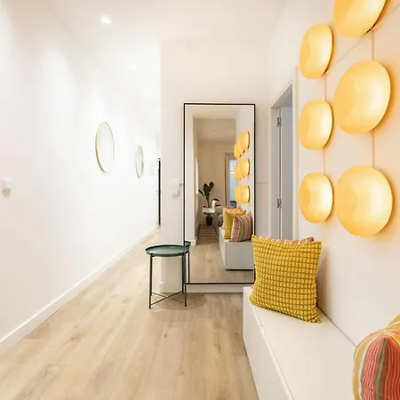Modern Haven 4 Bedrooms Sleeps 10 Apartment *