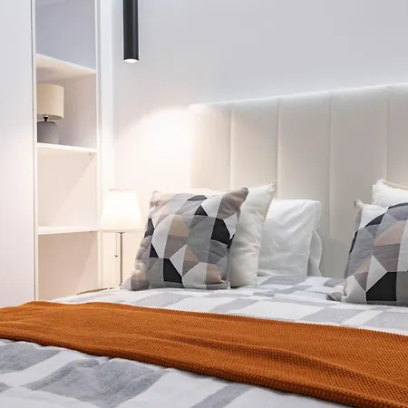 Apartamento Modern Haven 4 Bedrooms Sleeps 10 *