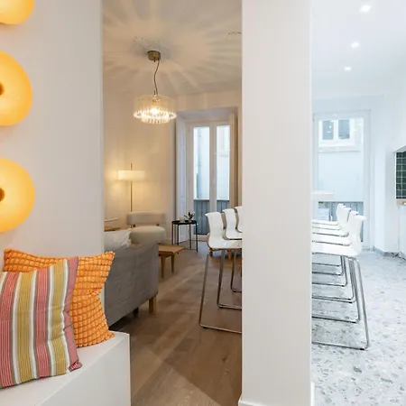 Modern Haven 4 Bedrooms Sleeps 10 * Lisboa