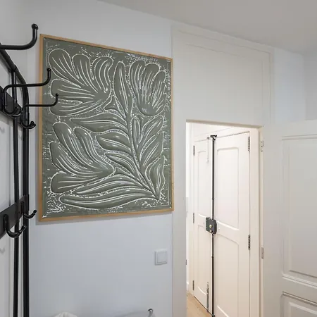 Modern 4 Bedroom Haven Sleeps 10 Лиссабон