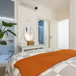 Modern 4 Bedroom Haven Sleeps 10 Апартаменты