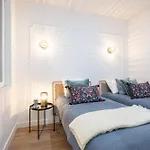Modern 4 Bedroom Haven Sleeps 10